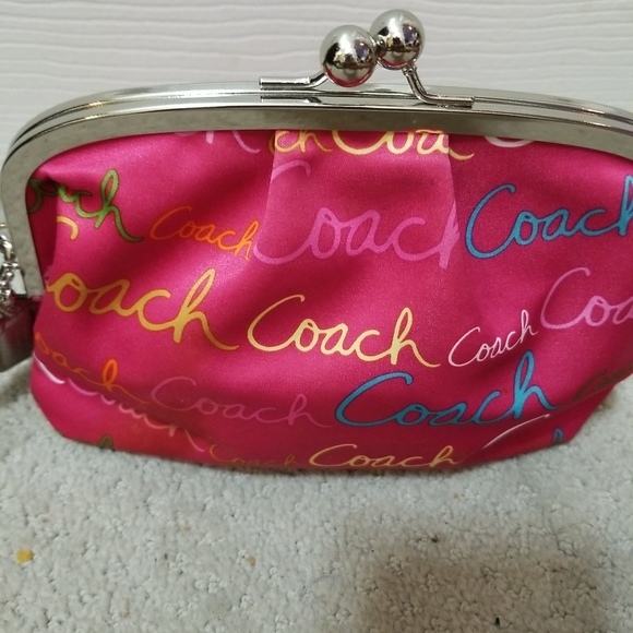 Coach pick Wristlet pouch - Picture 2 of 11